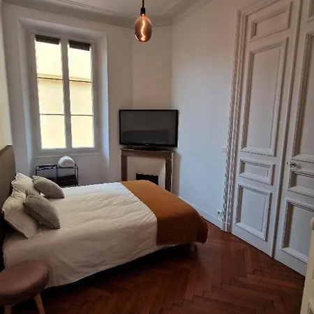 Bourgeois Palais Apartment