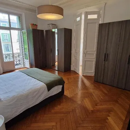 Bourgeois Palais Apartment *